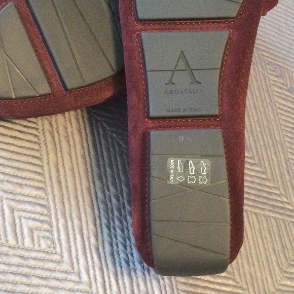 Aquatalia size 9.5 red (maroon) loafers for women. Condition is pristine. NWT - Picture 8 of 8